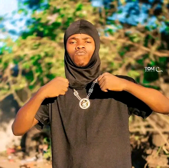 Shokii-Mwana-Chibolya-and-John-BMC-Still-Moving-ft-Jizzy-MusiQ-Official-Music-Video.mp3